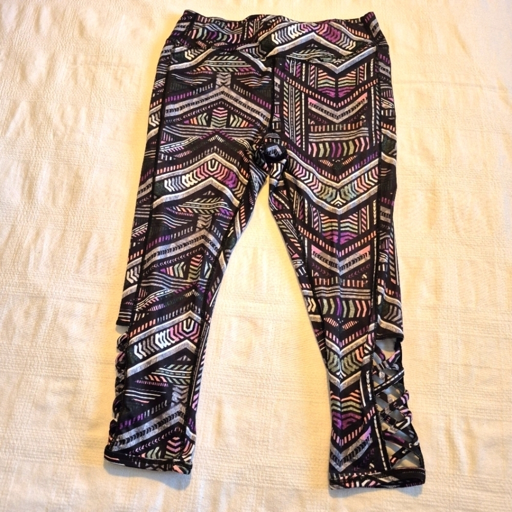 Gaiam women's size Large cropped lattice bottom leg multi color leggings, EUC